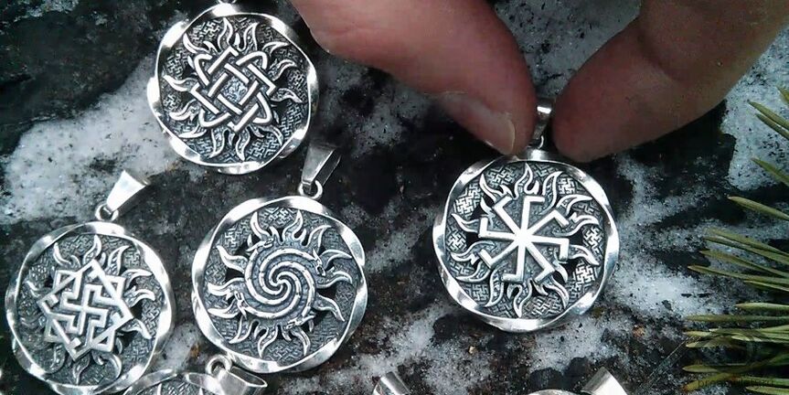 Turtus pritraukiantys slaviški amuletai iš sidabro